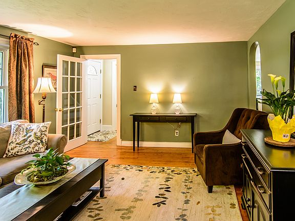 5th image of 68 Ruggles St