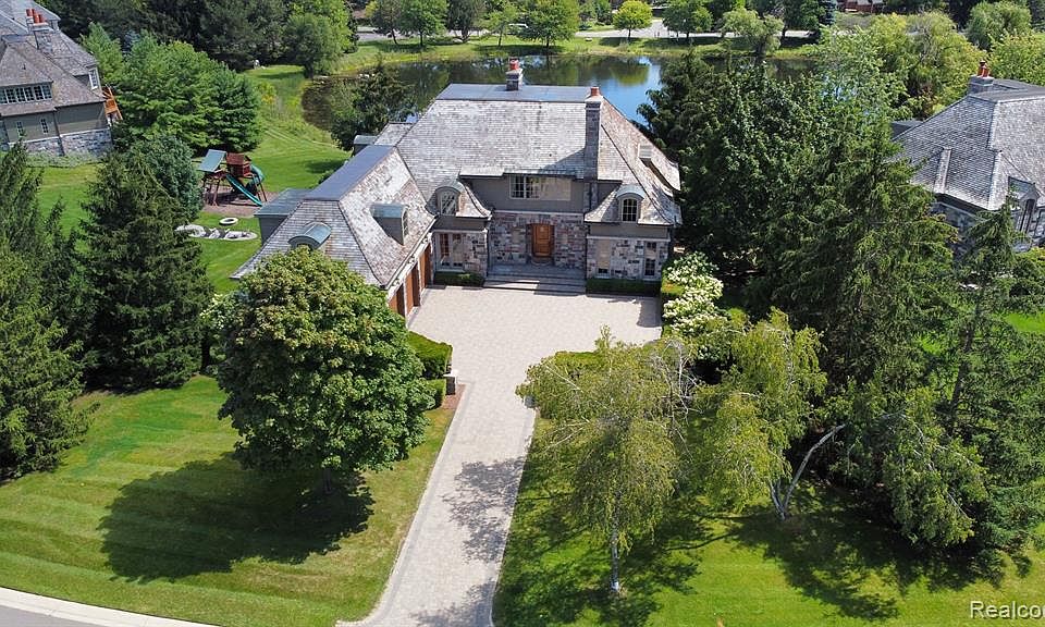 2937 Turtle Pond Ct, Bloomfield Hills, MI 48302 | MLS #20240006185 | Zillow