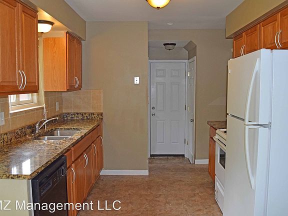 3rd image of 1322 Woodbourne St