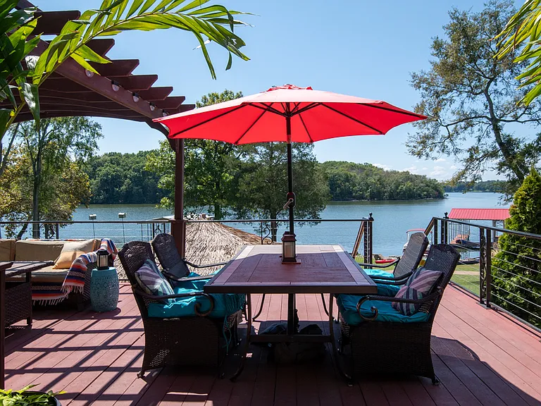 River Dr — Photo 1