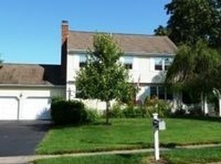 4 Harnish Ln, Wallingford, CT 06492