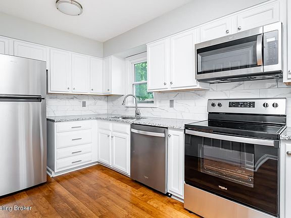 3rd image of 11808 Leemont Dr