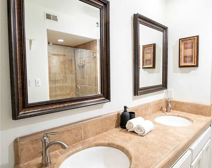 7310 Balboa Blvd #F — Photo 32
