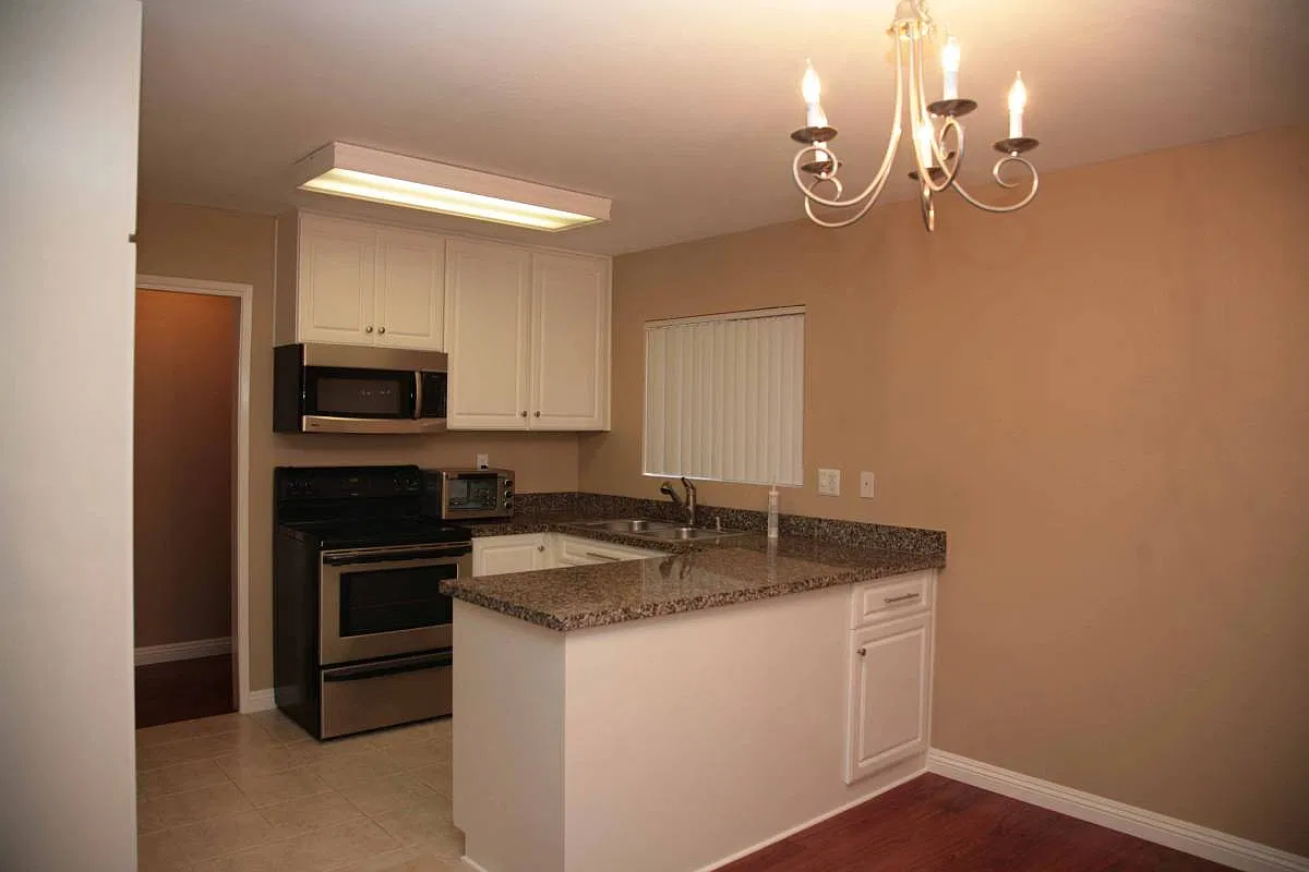 2 bed, 1.5 bath, 855 sqft, $2,490 — Photo 4