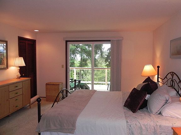 Master Suite w/Deck Access