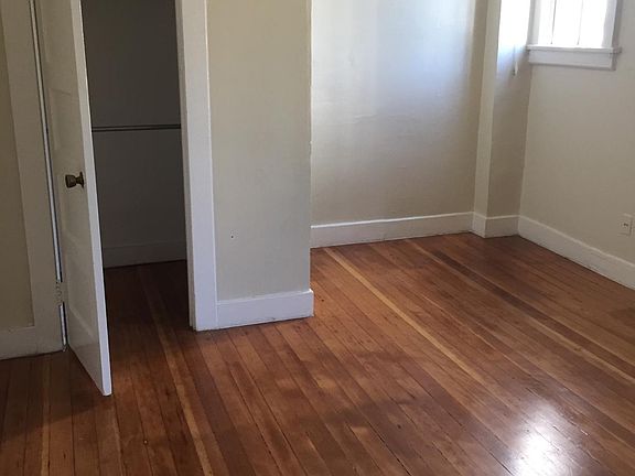 2nd image of 1114 Poinsettia Dr APT 5