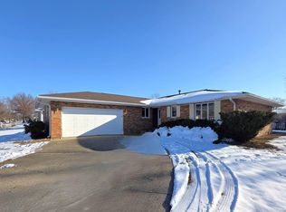 2540 Delaware Dr, Springfield, IL 62702