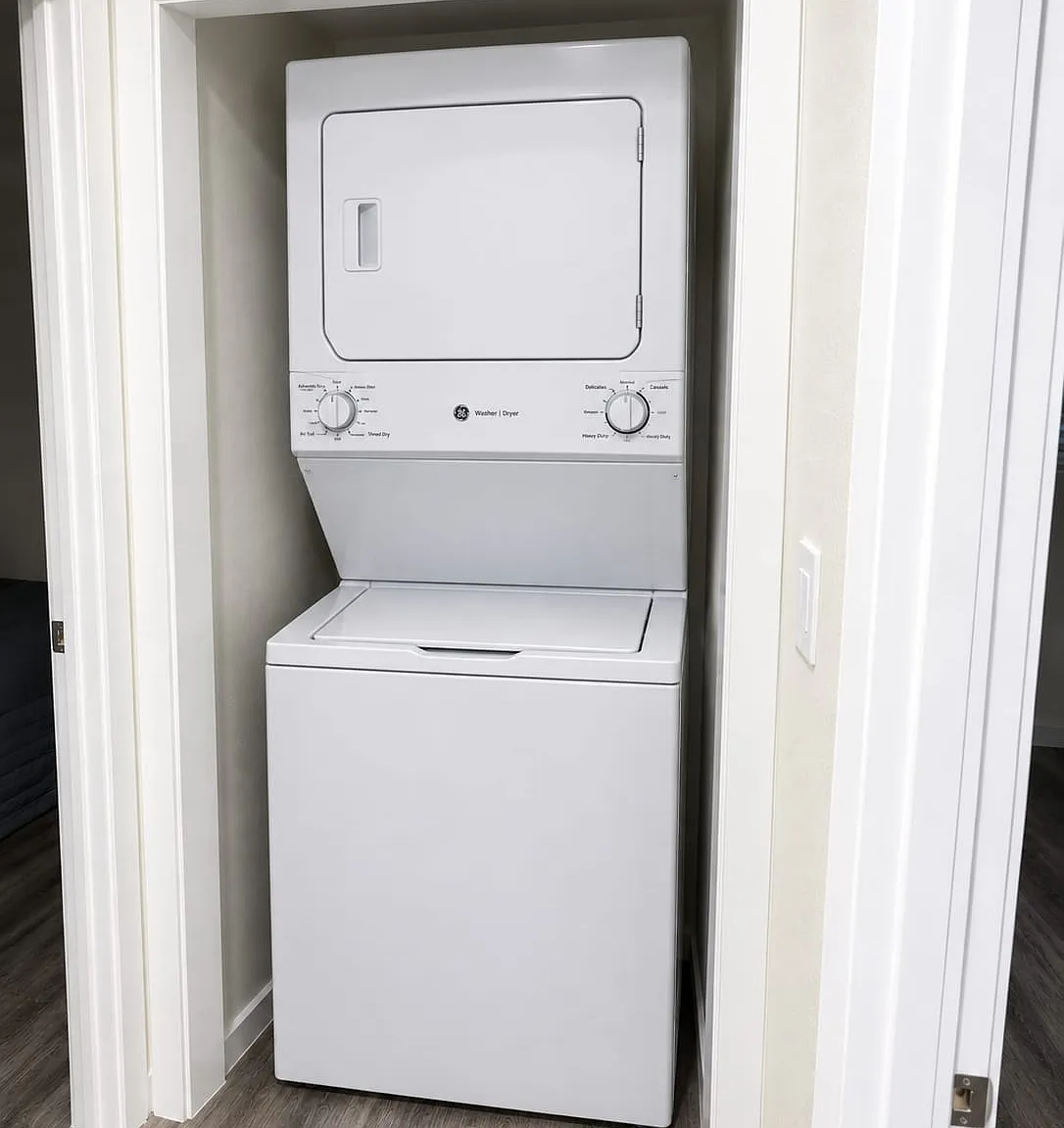 3 bed, 900 sqft, $3,300 — Photo 3
