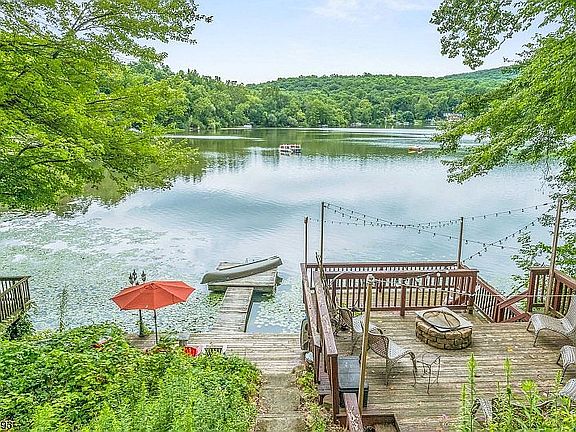 2nd image of 100 Lakeside Dr