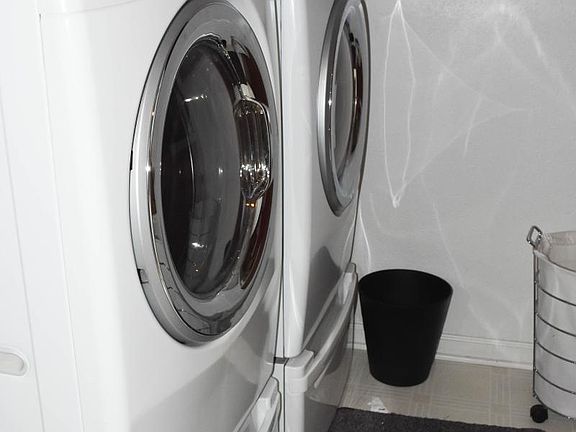 Washer & Dryer included 