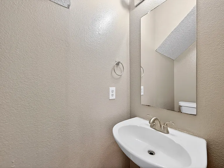 1523A Collin Dr — Photo 10