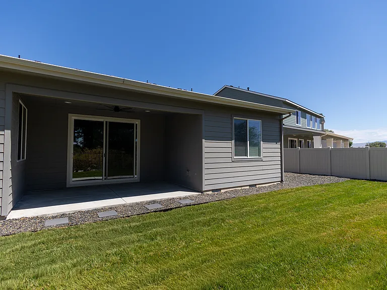 8933 W Tamworth Dr — Photo 32