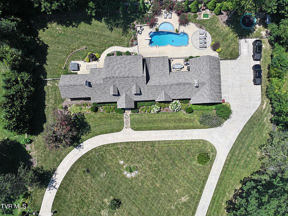 3rd image of 807 Woodland Ave