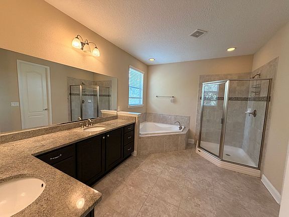 3rd image of 305 Medio Dr