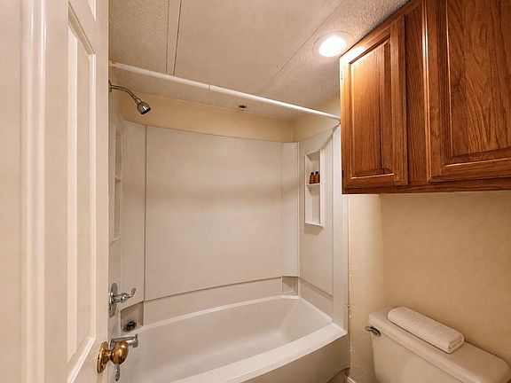 5th image of 1311 Antoine Dr APT 148