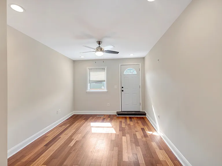 1129 Washington Blvd — Photo 4