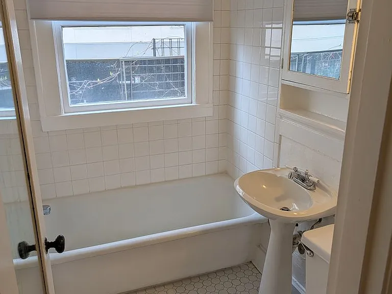 Greenway Apartments — Photo 14
