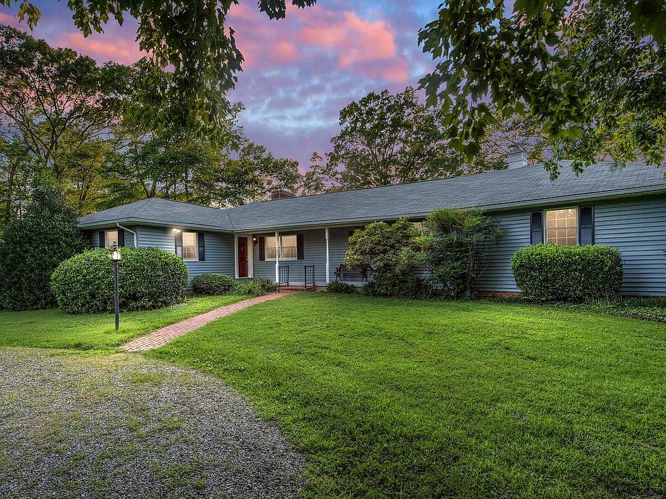 1st image of 667 Edgewater Ln