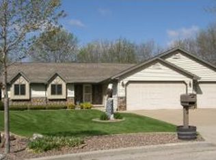 102 Vosters Vista St, Combined Locks, WI 54113