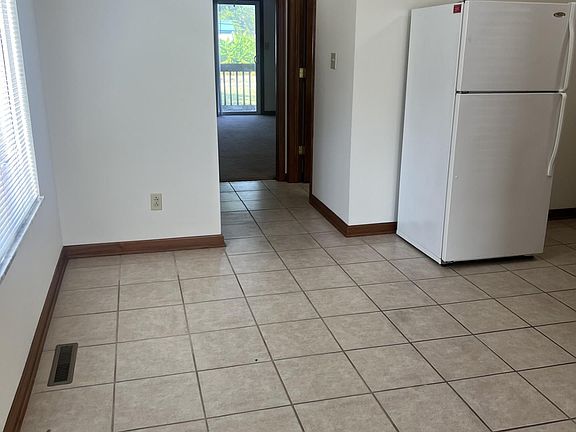 4th image of 711 Irving St APT 4