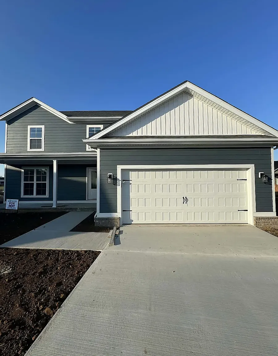 4 bed, 2.5 bath, 1800 sqft, $2,000 — Photo 1