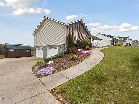 3rd image of 412 Katie Ln