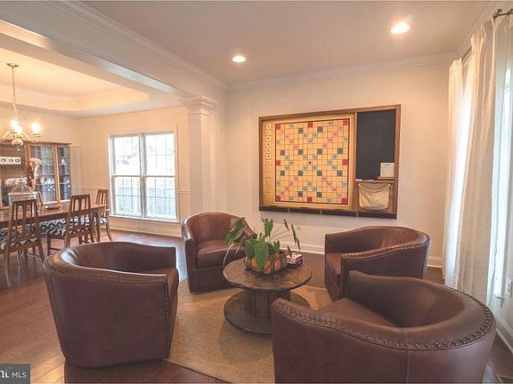 5th image of 204 S Elm Ave