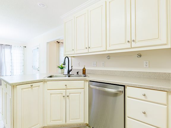 5th image of 2508 Melrose Dr