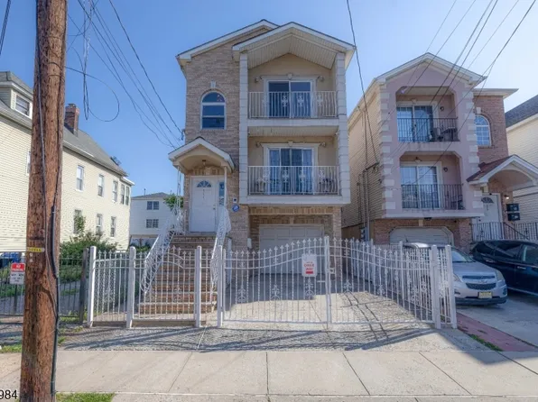 911 Flora St, Elizabeth City, NJ 07201