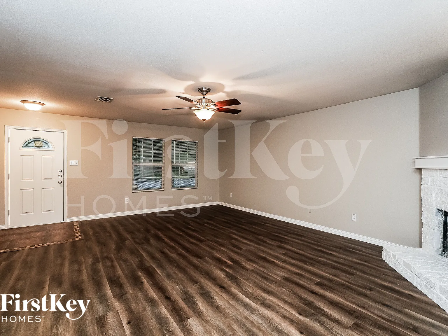 3 bed, 2.0 bath, 1860 sqft, $2,295 — Photo 2