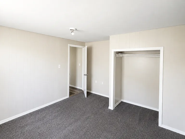931-933 S Kansas Expy — Photo 5