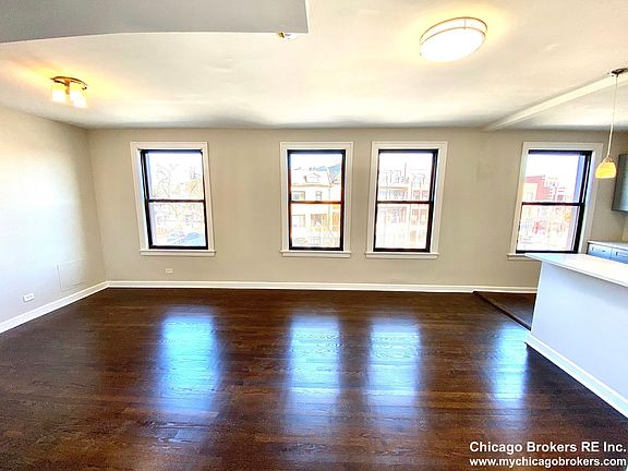 3rd image of 2203 W Montrose Ave APT 3E