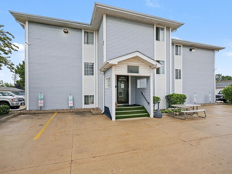 1st image of 3170 W Monroe St APT 212