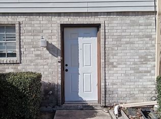 26 E Mountain Creek Dr, Grand Prairie, TX 75052