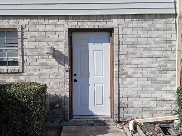 26 E Mountain Creek Dr, Grand Prairie, TX 75052