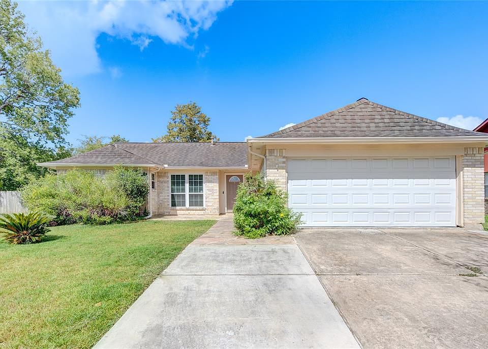 1st image of 403 Old Colony Dr