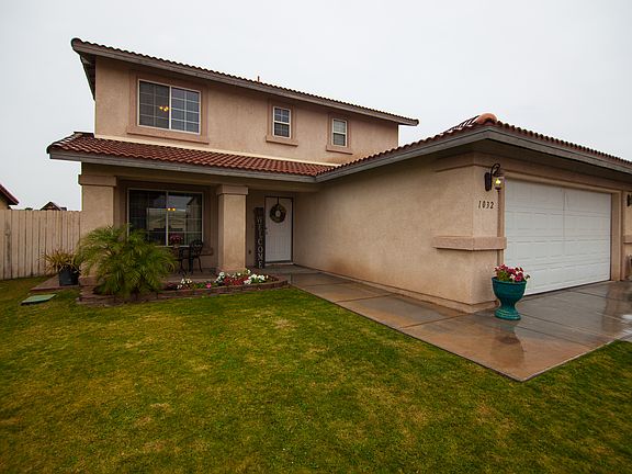 2nd image of 1032 Eucalyptus Ave