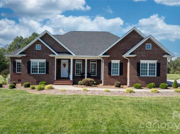 66 Hawks Rdg, Hickory, NC 28601