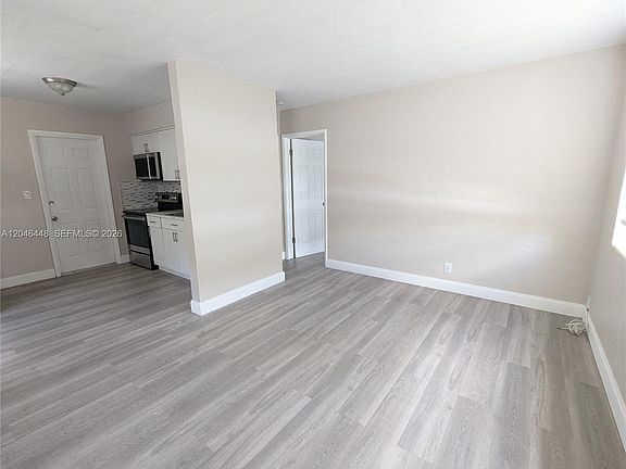 3rd image of 2300 Douglas St #1