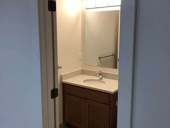 3rd image of 113 W Helena Ave