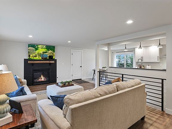 3rd image of 475 NE Alder Street