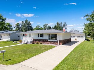 708 Lyndale Ave, Spring Valley, MN 55975