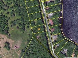 271 Fawn Lake Dr, Hawley, PA 18428