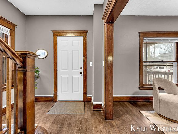 5th image of 1340 Manwaring Pl SE