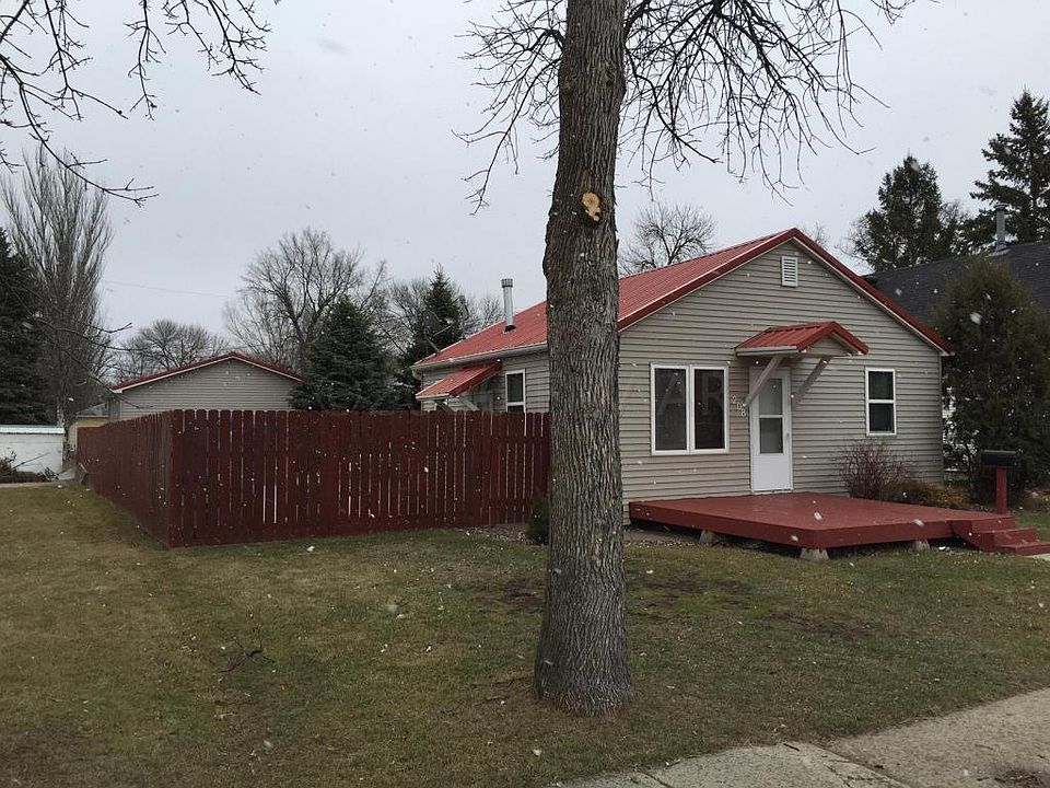 2nd image of 208 22nd St S