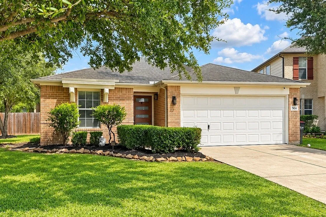 4 bed, 2.0 bath, 1794 sqft, $2,200 — Photo 1