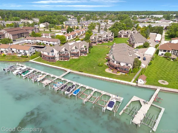 50684 Harbour View Dr N, New Baltimore, MI 48047