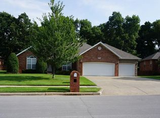 825 E Doubletree Ln, Springfield, MO 65810