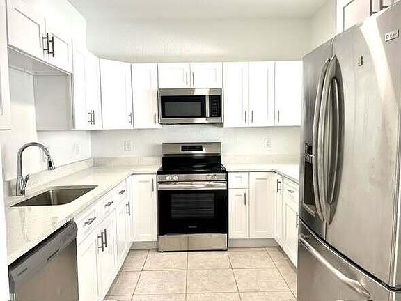 4th image of 1434 Hawthorne Place