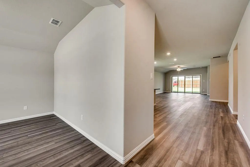 3 bed, 1831 sqft, $2,095 — Photo 4